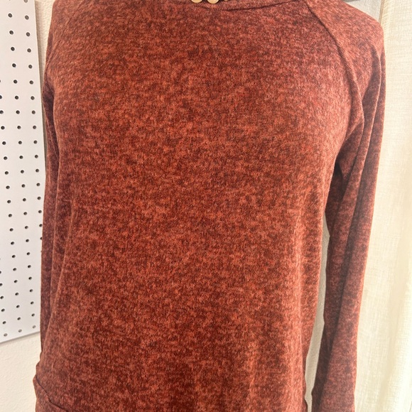 Heather maroon long sleeve (open back), size XL - Picture 2 of 2